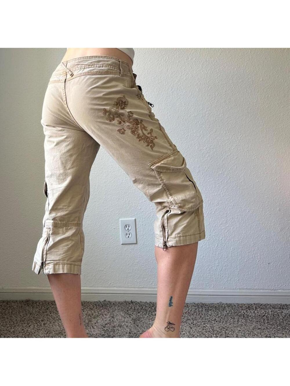 Vintage authentic rare y2k low rise Jordache tan cargo capris